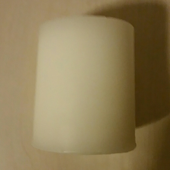 Unknown Other - Fresh Linen Scented Pillar Candle